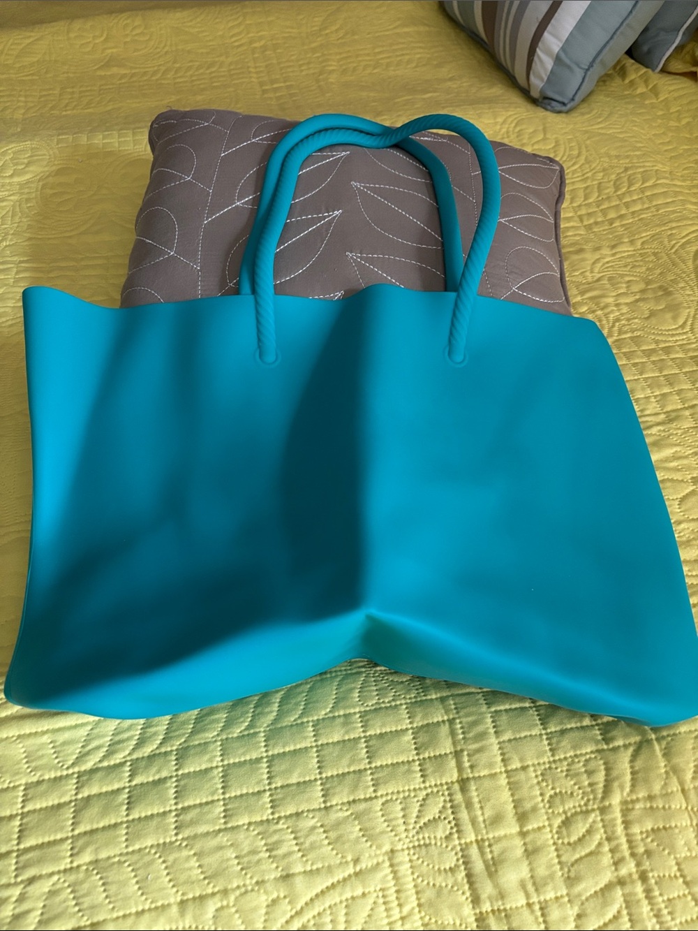 Silicone Turquoise Tote Bag – Stylish Everyday Carry